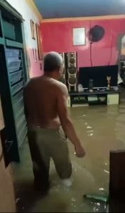 Rumah warga terendam banjir